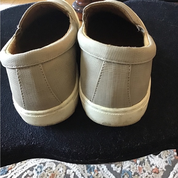 🌻INDIGO RD Sz 9.5 TAUPE FAUX LEATHER SLIP-ON SHOES - Picture 4 of 8